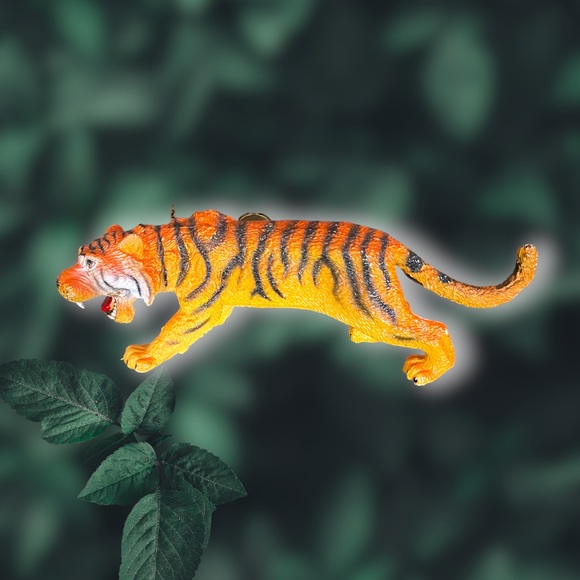 Vintage Other - Vintage T.M. Heavy Duty Plastic Sculpture Animal Tiger Roaring Figurine
